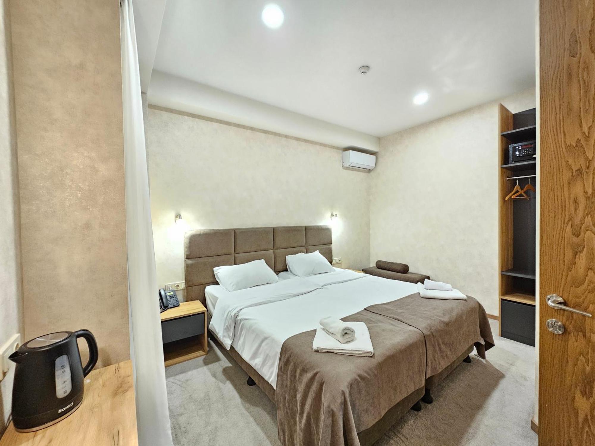 Brooch Boutique Hotel ティビリシ エクステリア 写真